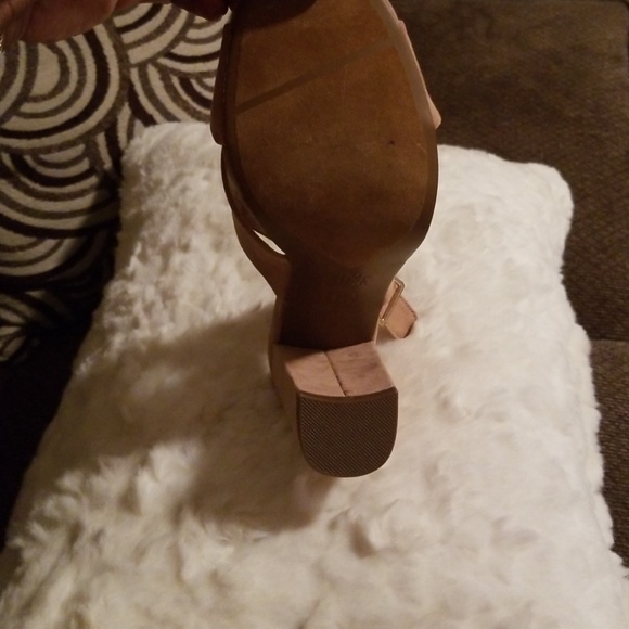 Heels - Picture 5 of 5